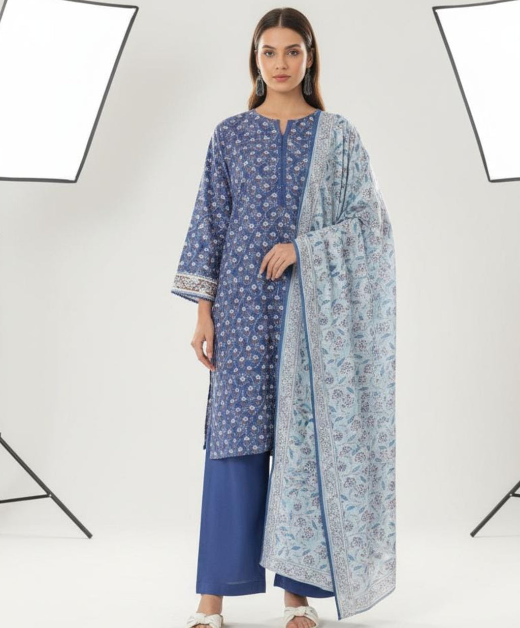 Orient Classic Lawn Collection 3 Piece Suit – Blue Printed (Unstitched)